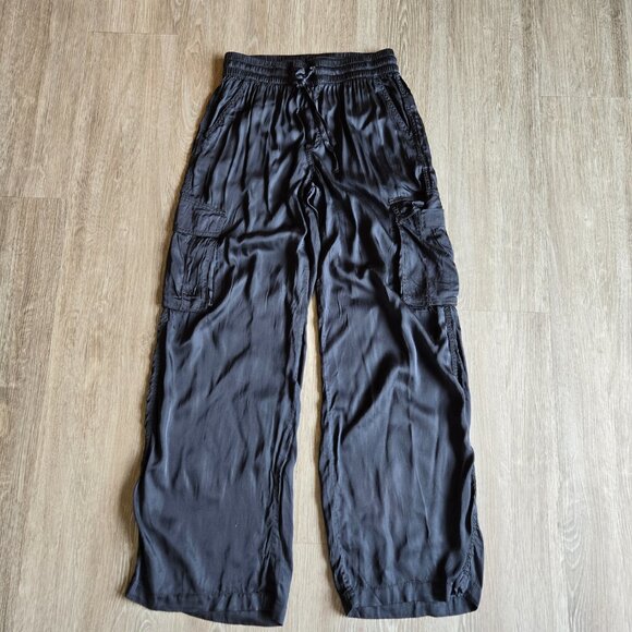 NWT AERIE Silky Satiny Black Cargo Pants XS - Picture 1 of 3
